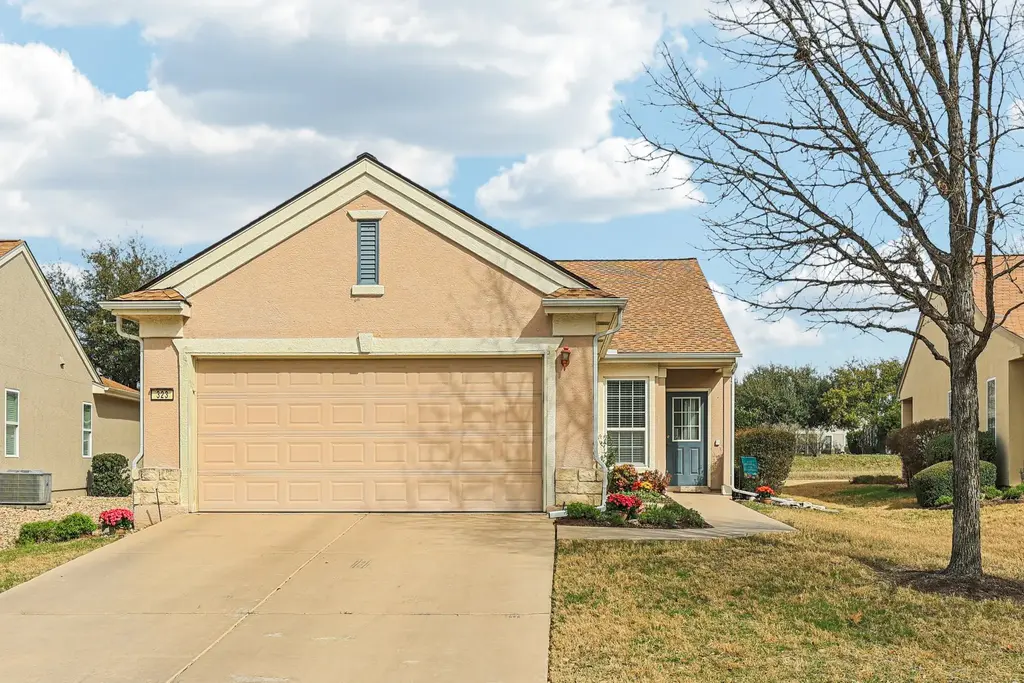323 Crockett Loop, Georgetown