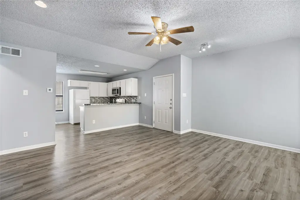 1221 W Hopkins Street 11, San Marcos