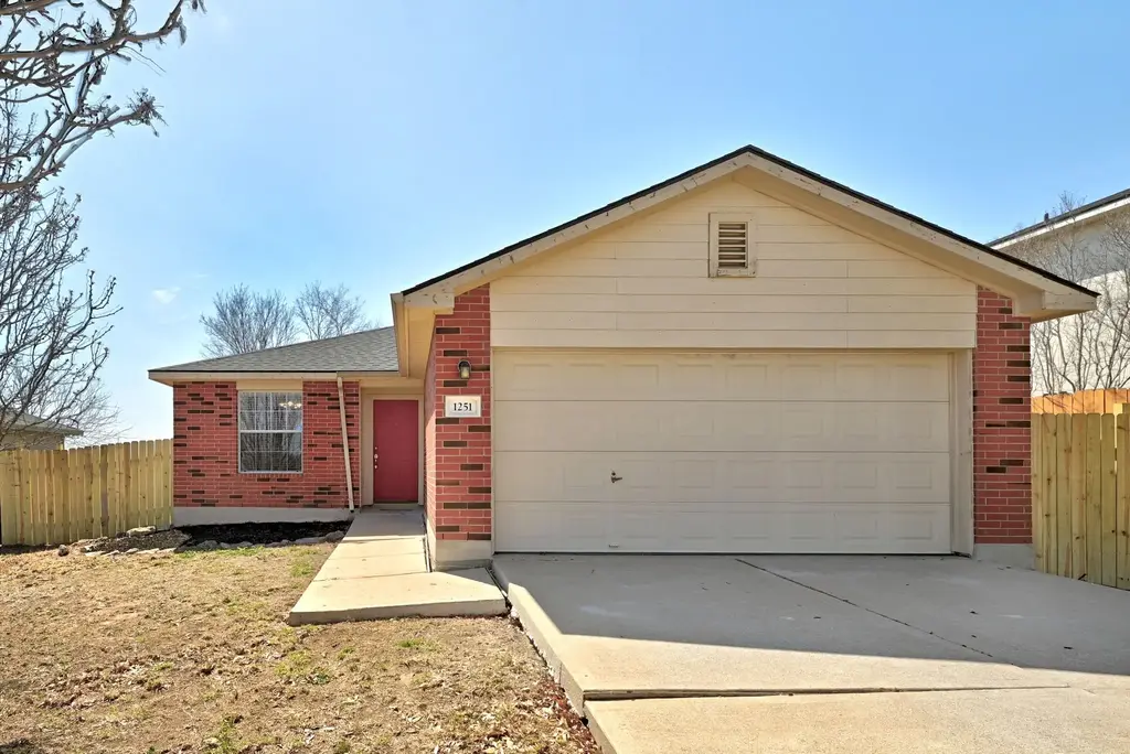 1251 Amberwood Loop, Kyle