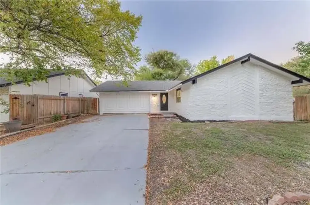5535 Pine Place, Austin
