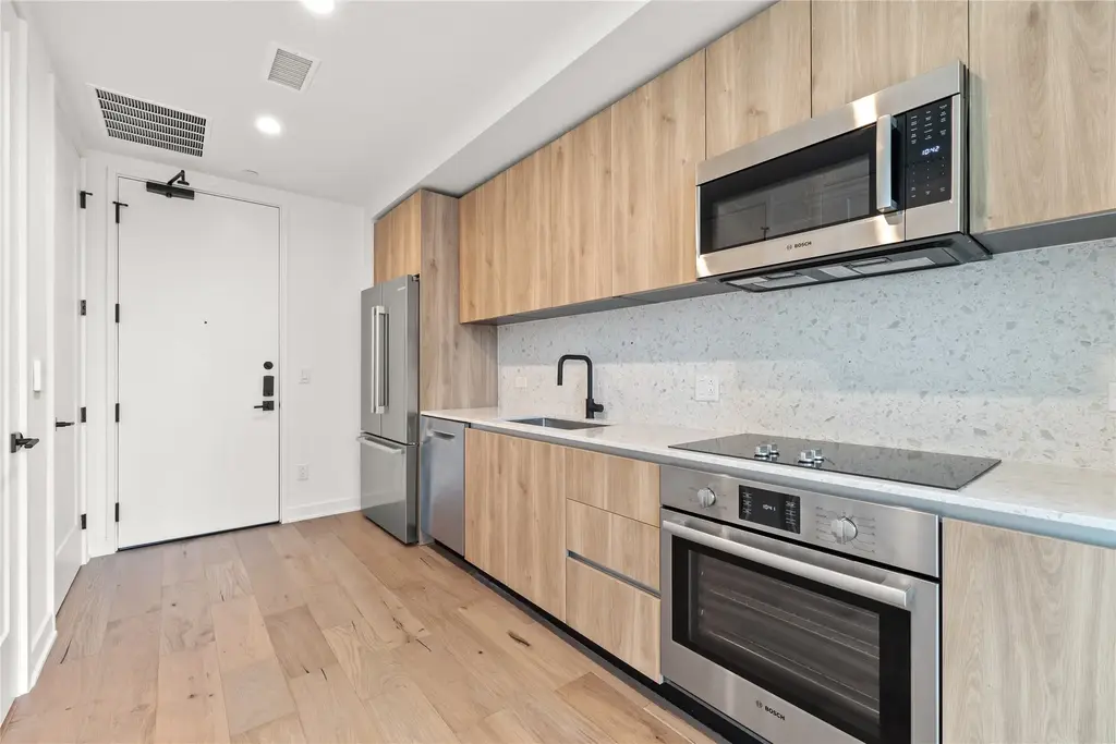 84 East Avenue 1608, Austin