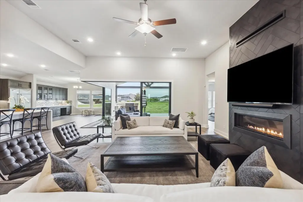 700 Echelon Place, Austin