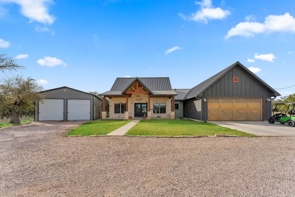 109 Lavonna Fox Drive, Burnet