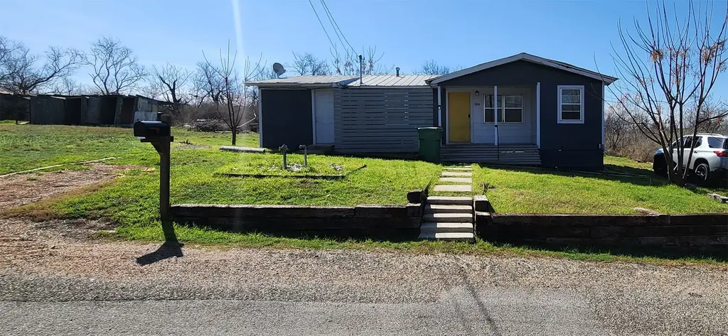 504 W Luce Street, Llano