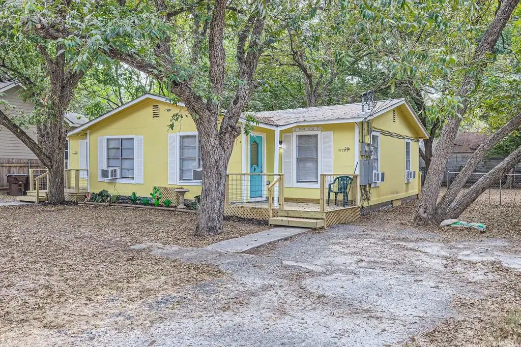 316 Plum Street, Lockhart