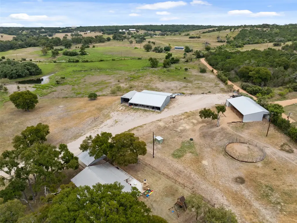 121 Dog Run, Burnet