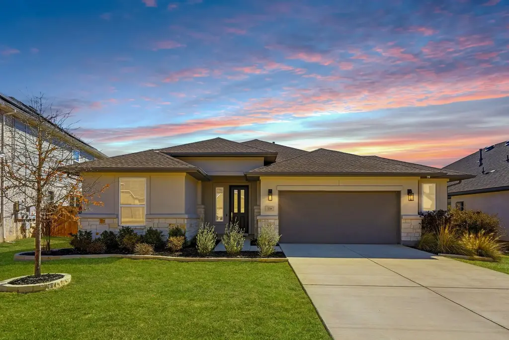 1716 Dirndl, New Braunfels
