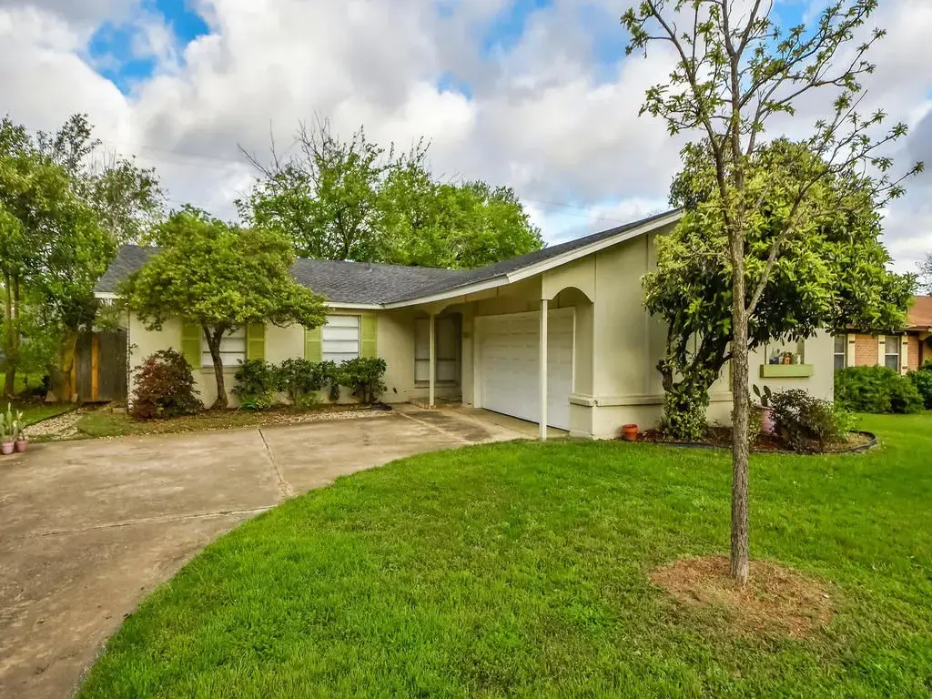 8208 Stillwood Lane, Austin