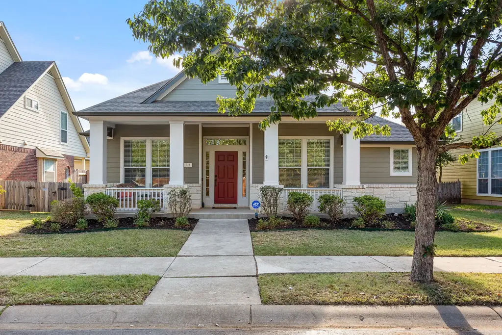 313 Greenside Lane, Georgetown