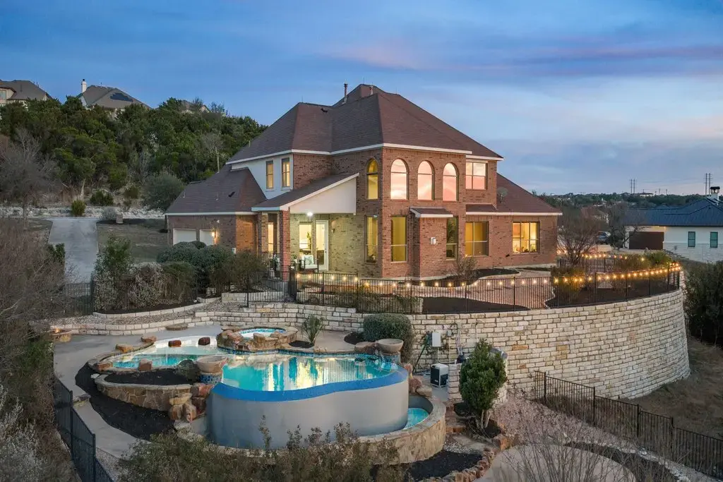 2702 Lakehurst Road, Spicewood