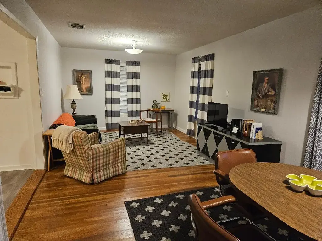 1130 N Main Street, Elgin
