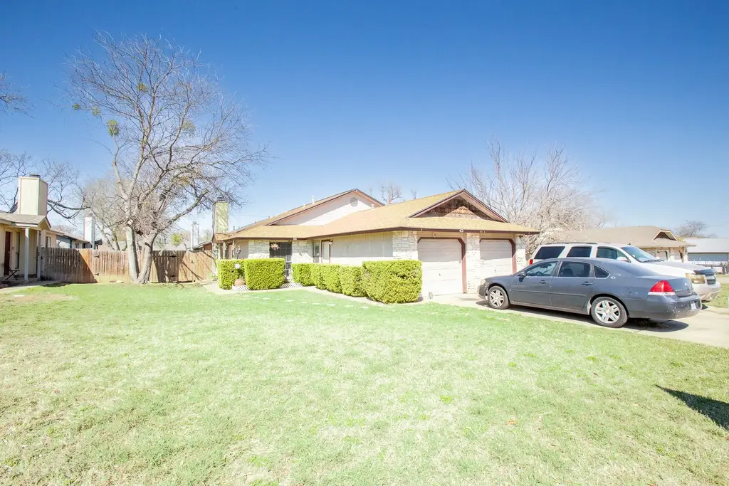 606 Misty Morning Way A And B, Round Rock