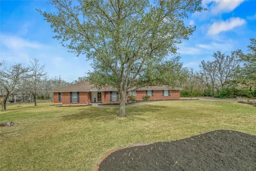 1002 Howe Drive, College Station