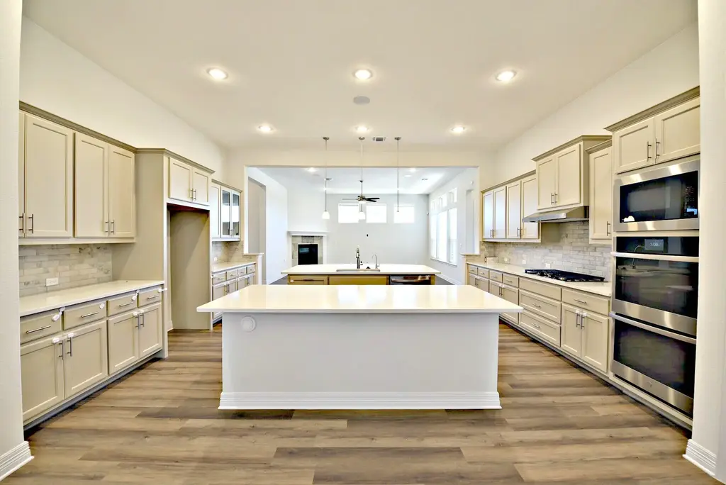 2220 Airport Drive, Leander