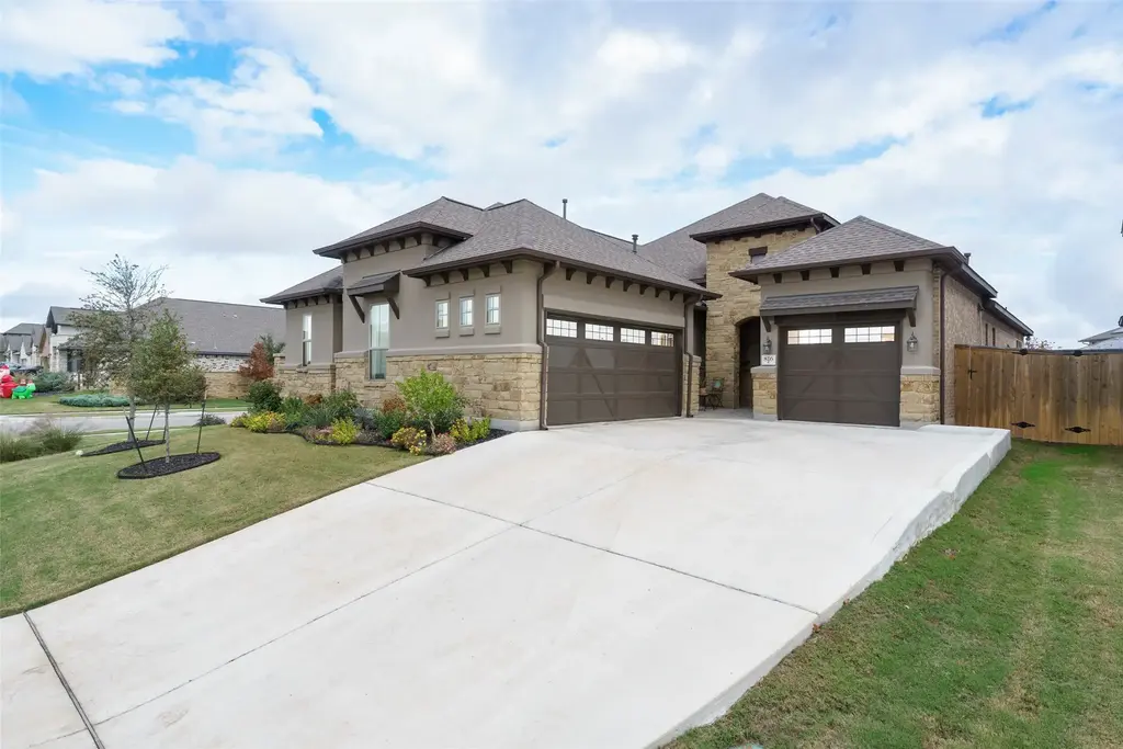 816 Paseo De Castana Way, Leander