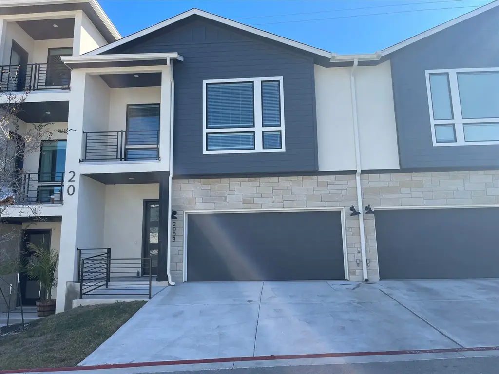 2050 Lohmans Spur 2003, Lakeway