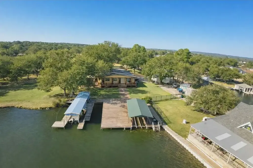 114 Shady Circle Drive, Sunrise Beach Village