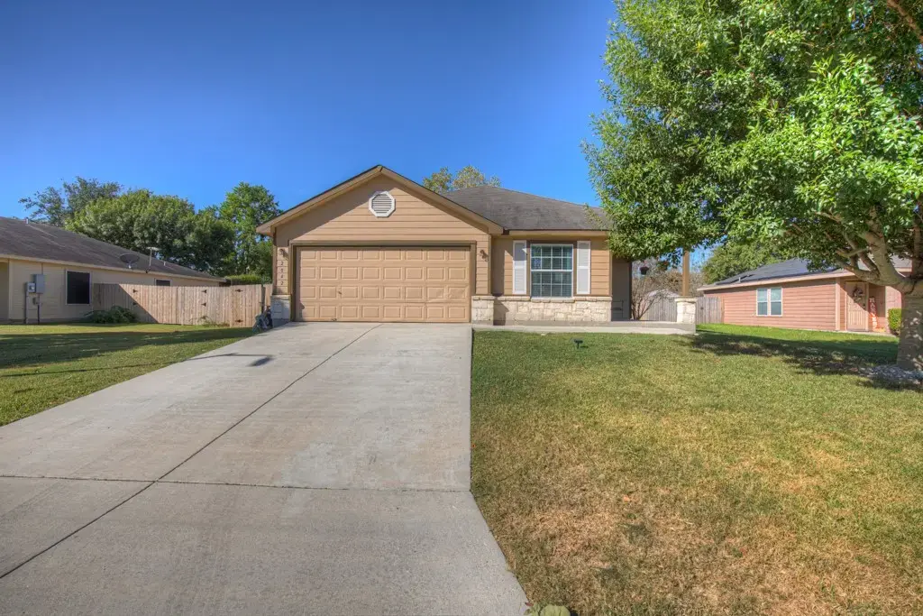 2042 Dragon Trail, New Braunfels