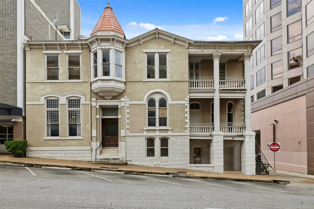 109 E 10th Street, Austin