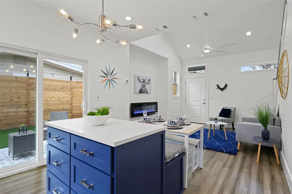 2102 E 2nd Street 2, Austin