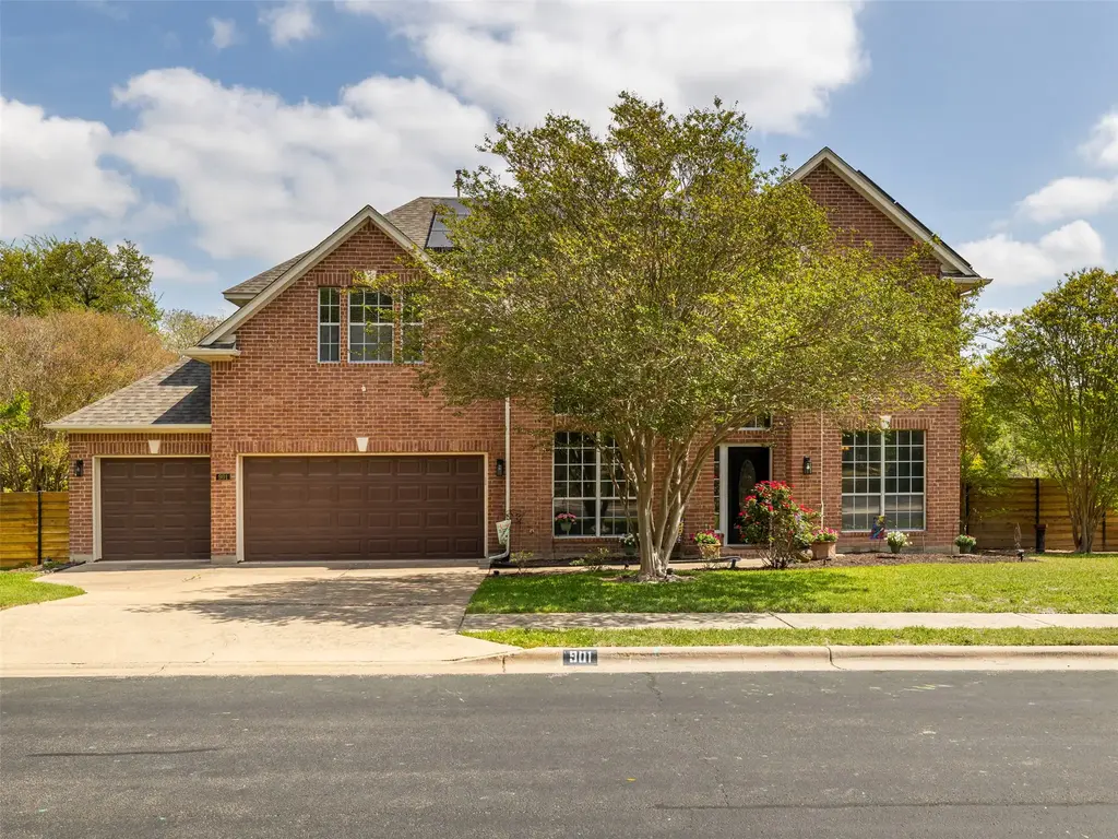 901 Golden Bear Cove, Round Rock