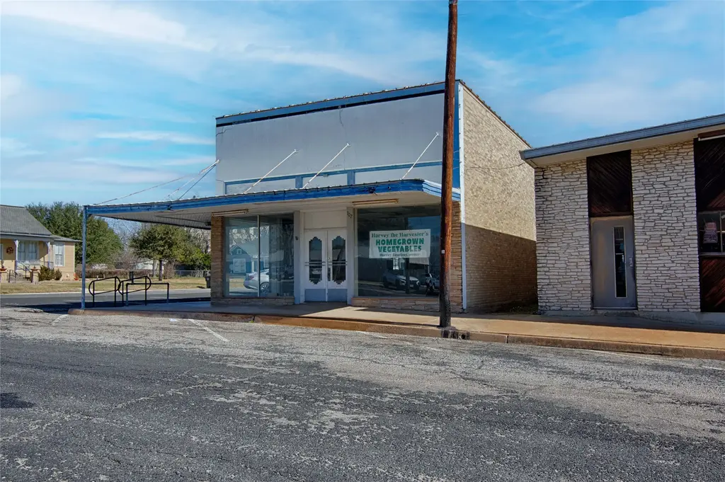 702 Upton Avenue, Schulenburg