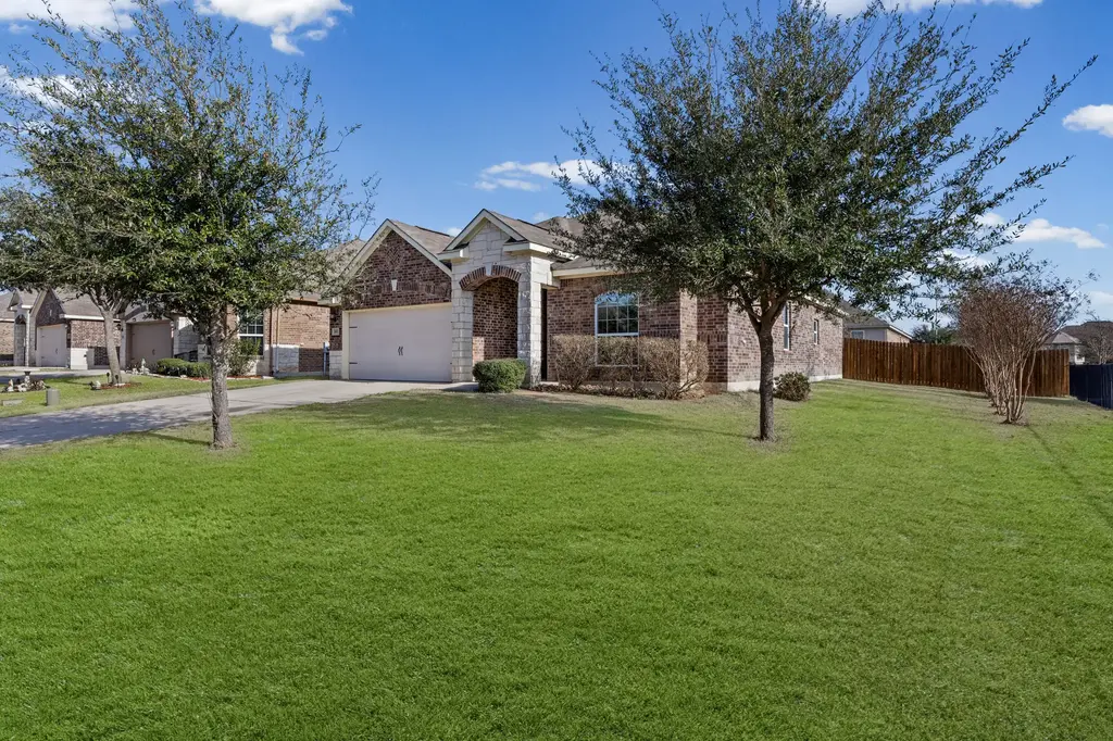 19513 Smith Gin Street, Manor