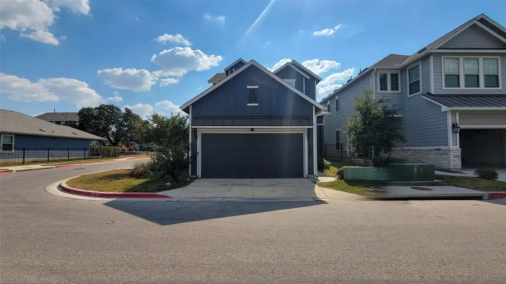 1046 Harwell Loop, Kyle