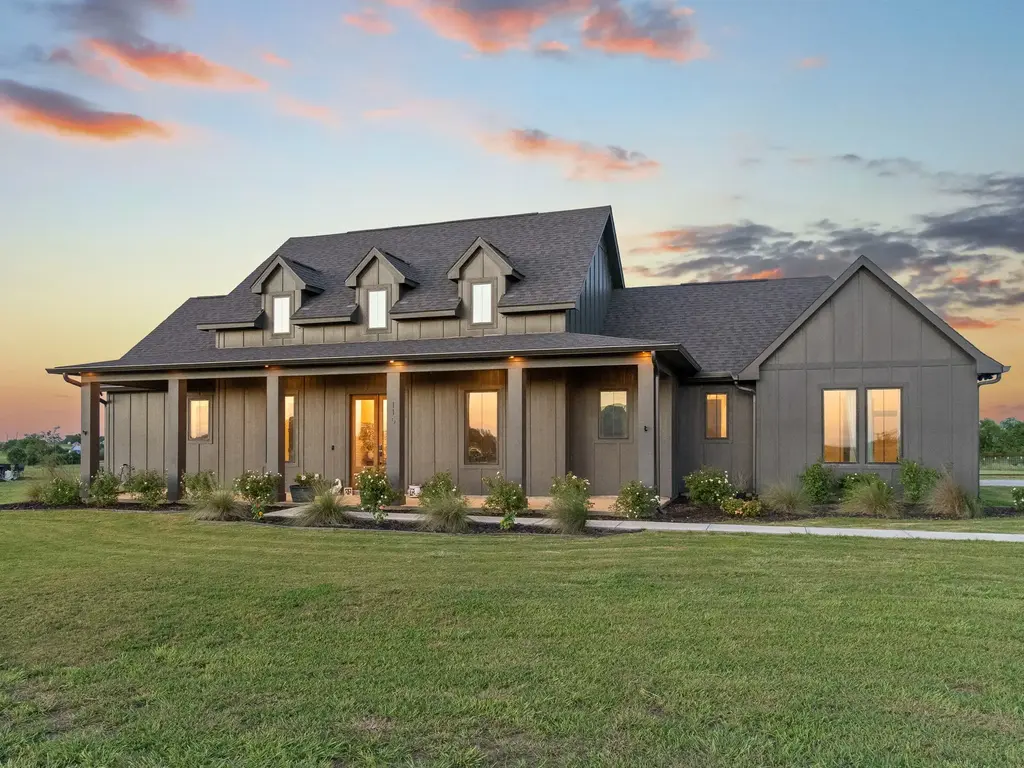 115 Country View Lane, Schulenburg