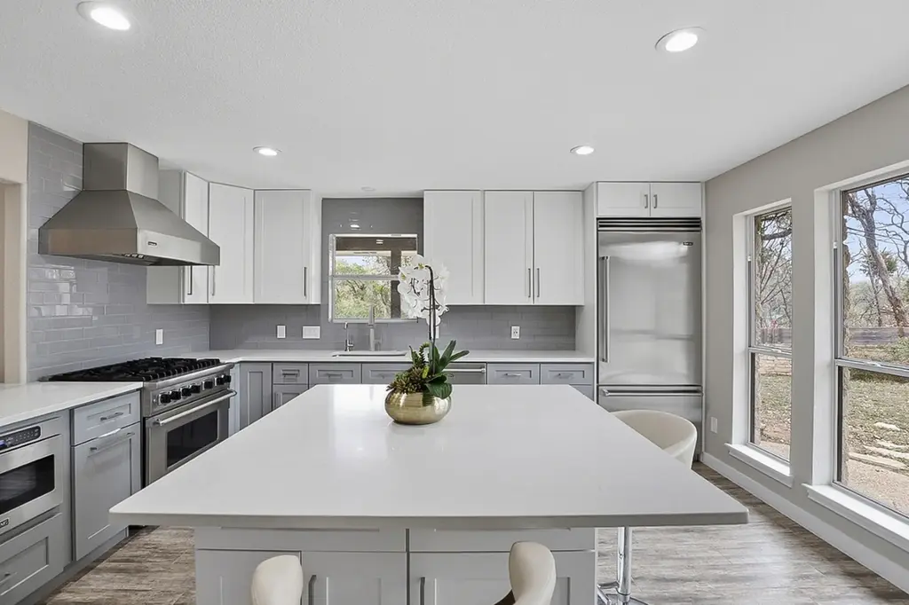 445 Rocky River Road, West Lake Hills