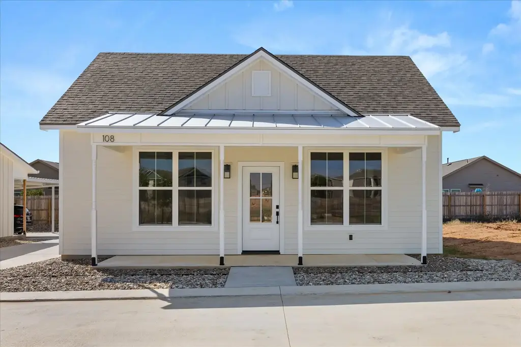 802 S Creek Street 108, Fredericksburg