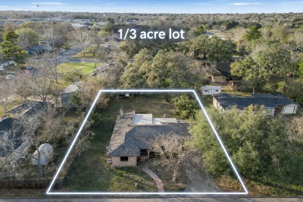 927 E Walnut Street, La Grange