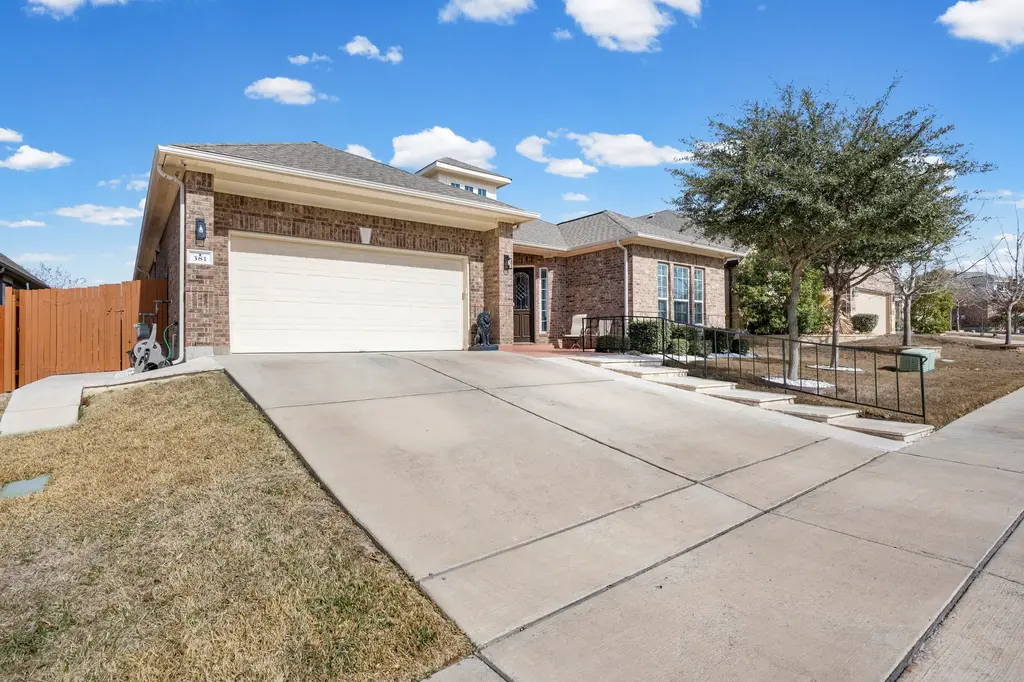 381 Betony Loop, Buda