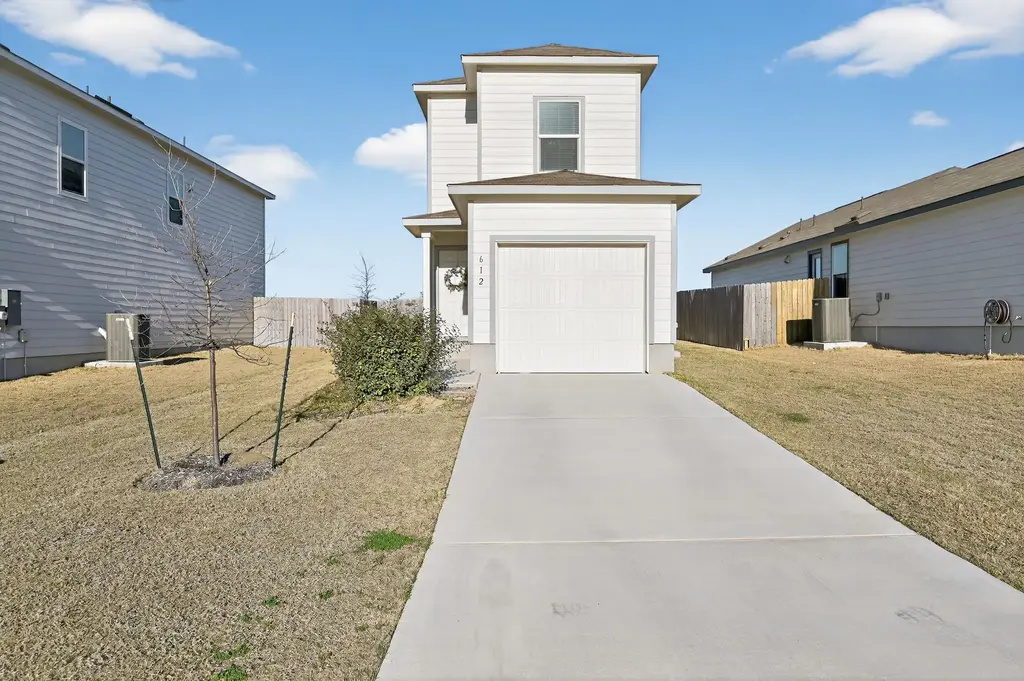 612 Marty Allen Loop, Jarrell