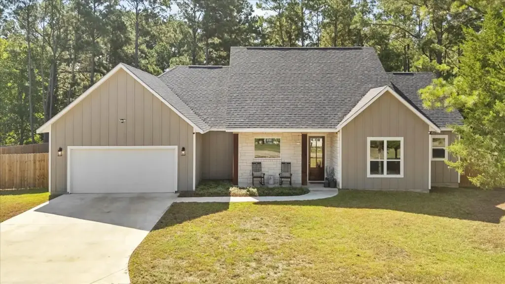 133 Lake Point Way, Bastrop