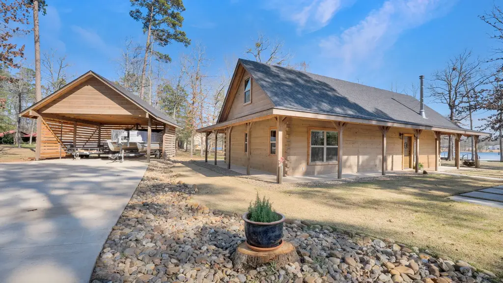 537 County Road 1596, Avinger