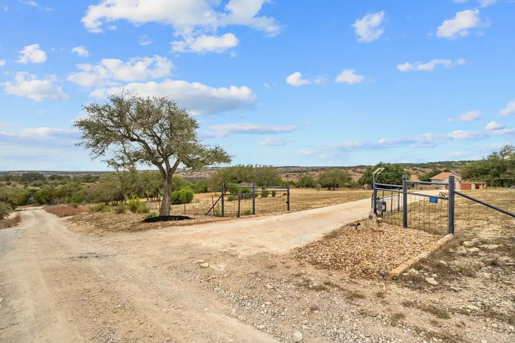 401 Ranchview Road, Spicewood