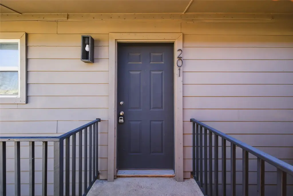 2707 Windswept Cove 201, Austin