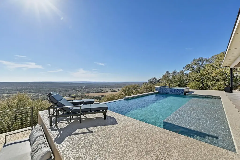 220 Eagle Ridge, Burnet