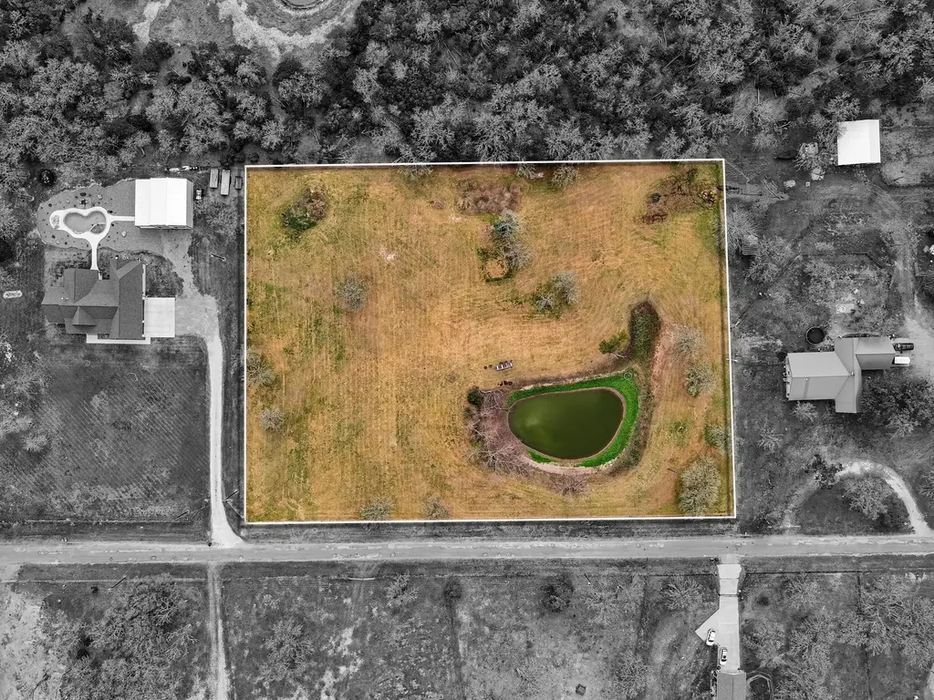1060 County Road 232, Giddings