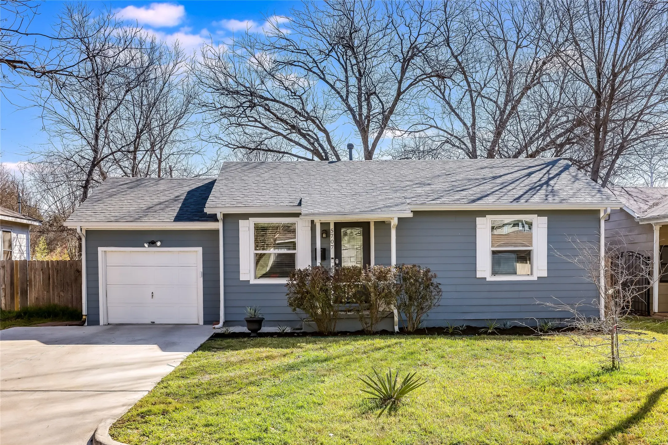 Photo of Listing #1351442