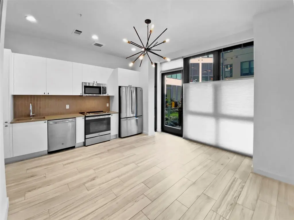 800 Embassy Drive 123, Austin