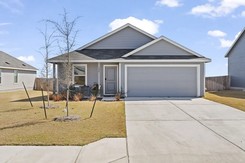 320 Bertram Oaks Drive, Bertram
