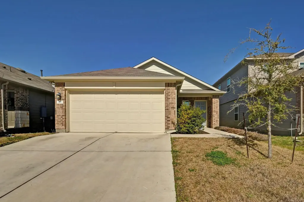 412 Sickle Loop, Kyle