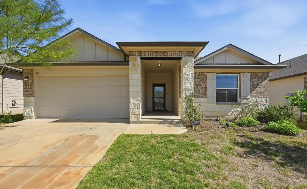 606 Quarton Drive, Hutto