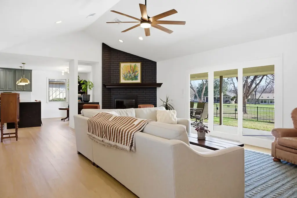 417 Olympia Fields, Meadowlakes