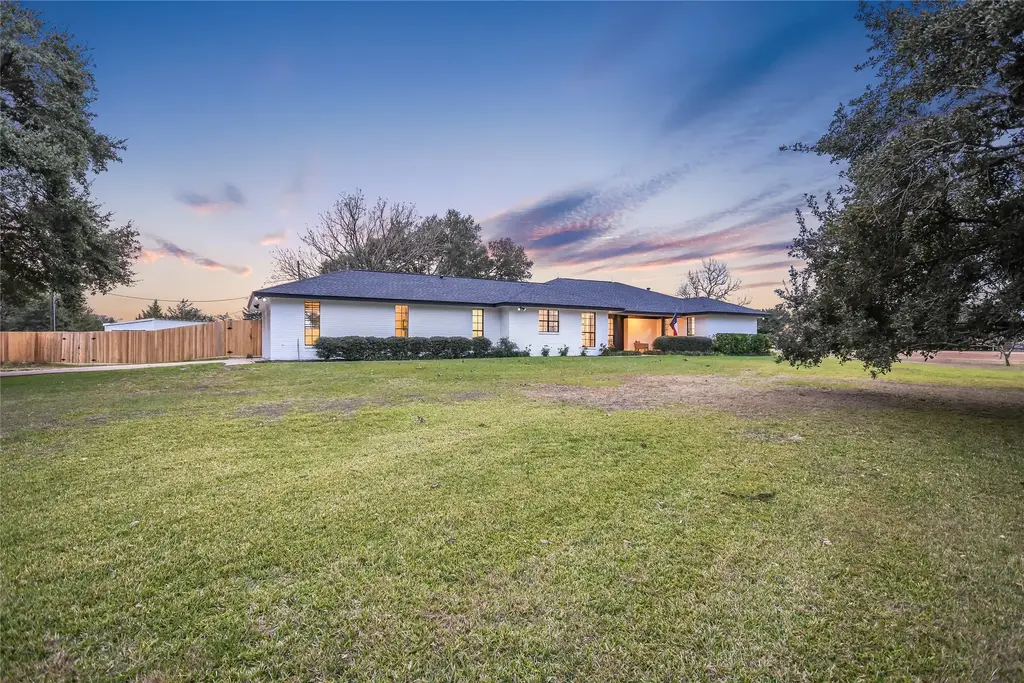 6569 Cutoff Road, Round Top