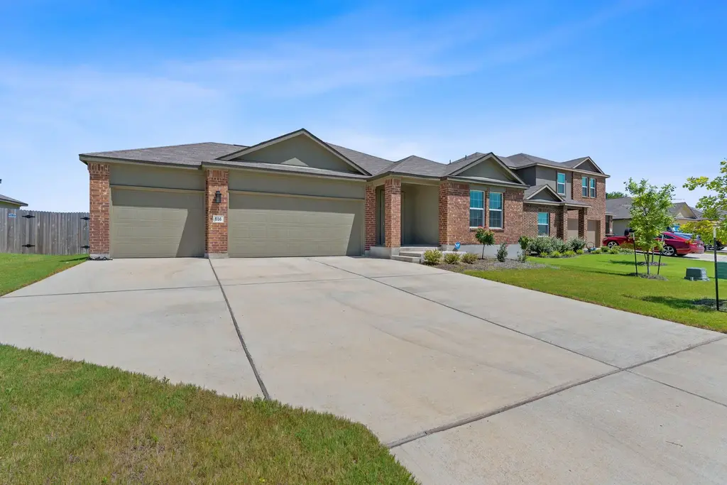 656 Silver Springs Bend, Kyle