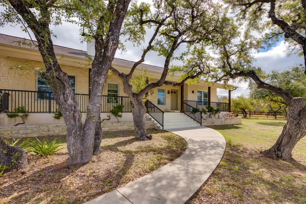 613 Canyon Rim Drive, Dripping Springs
