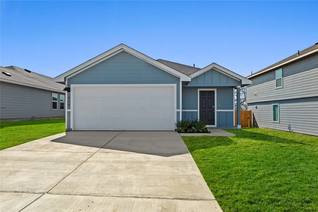 410 Wild Goose Drive, Luling